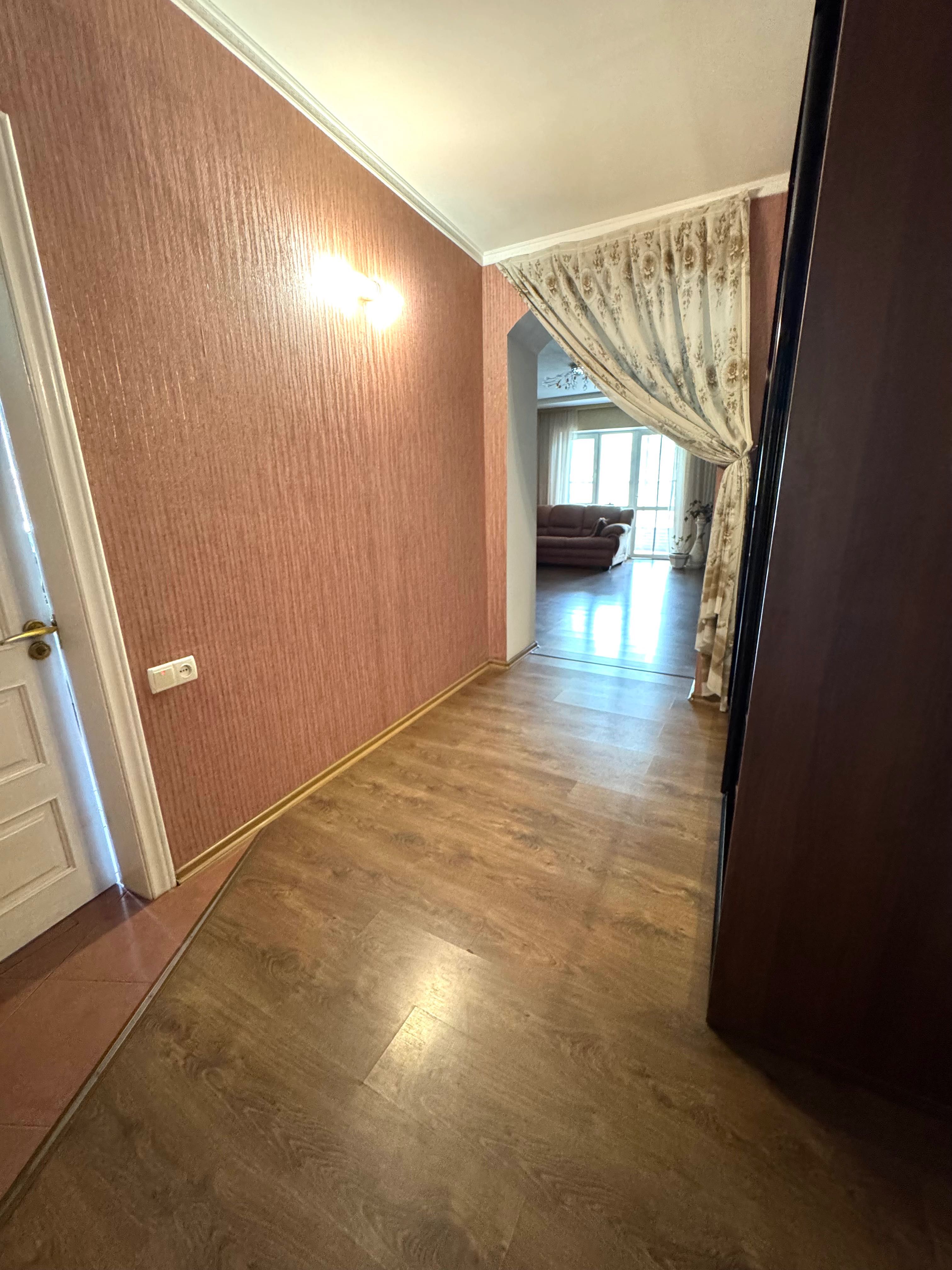 Продам будинок на початку Роменськой, є - відновлення приймаємо