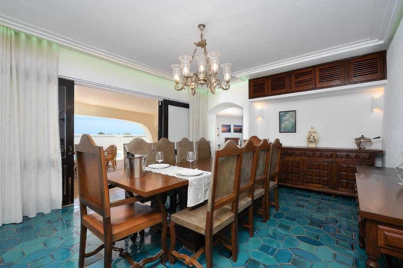 Villa espaçosa com terraço, piscina privada, 4 quartos, Carvoeiro