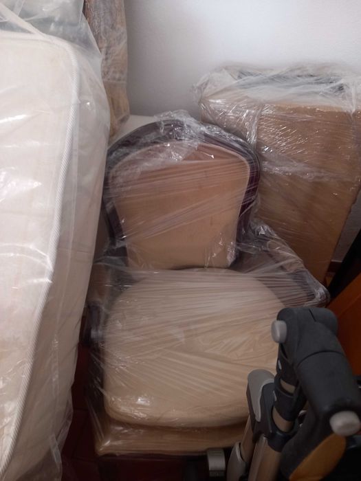 Cadeirão em cerejeira em ótimo estado