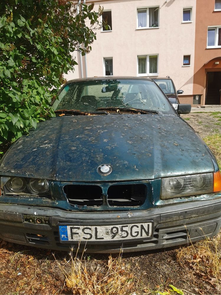 Sprzedam bmw e36 lekko uszkodzone