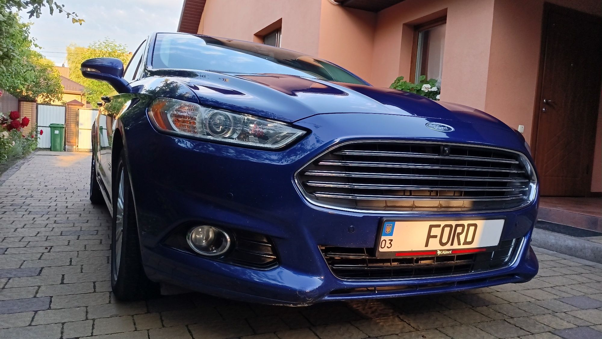 Ford Fusion Energi plugin плагін з можливістю зарядки