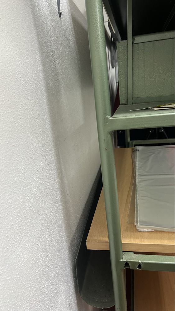 Mesa de corte + cavalete peles