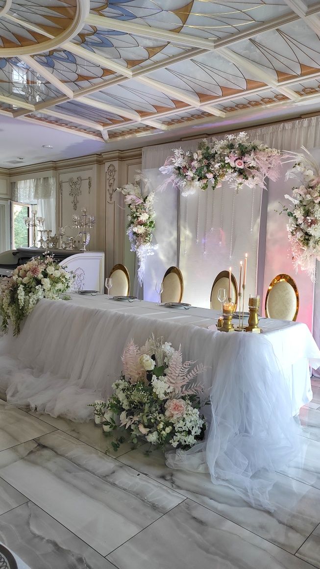Украшение свадьбы Свадебная арка в аренду Ведущая Тамада церемония