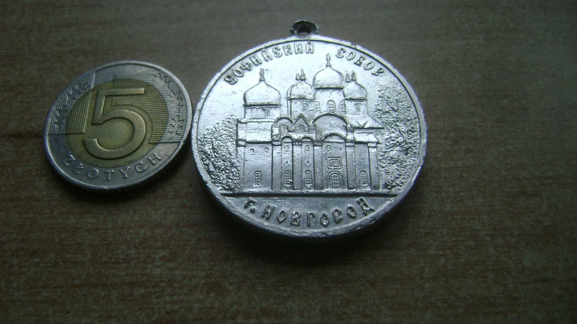 Starocie z PRL - Militaria = Medal Aleksandr Newski na breloczek