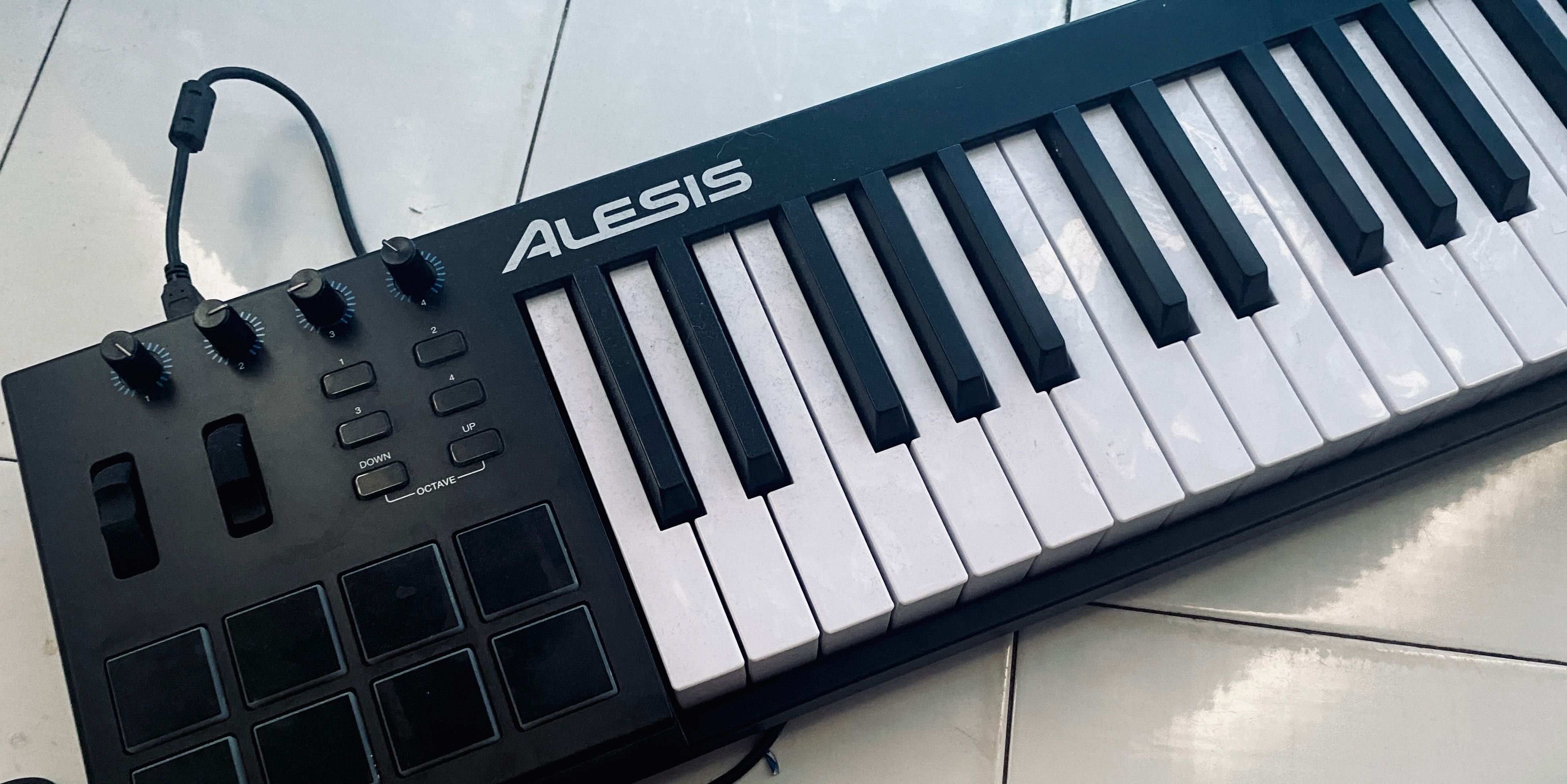 MIDI-синтезатор Alesis V49 пишите договоримся/ срочно