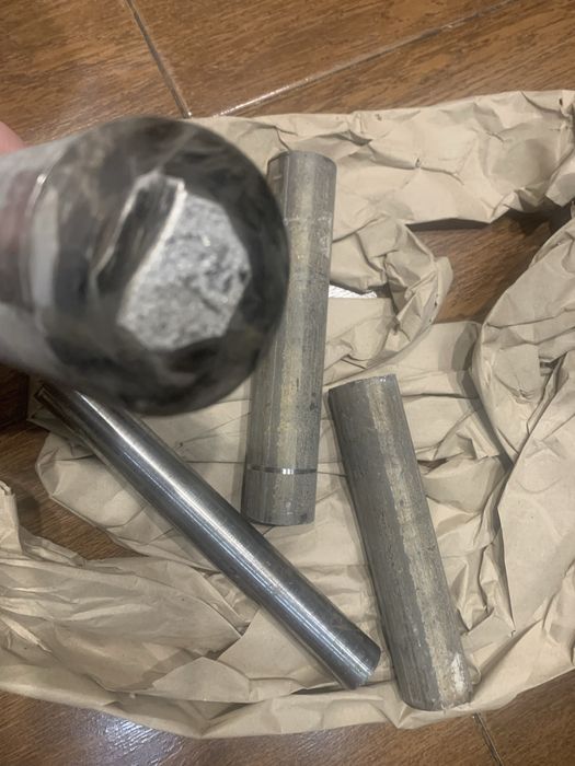 Круг прут титановий титан 32 44 шматки