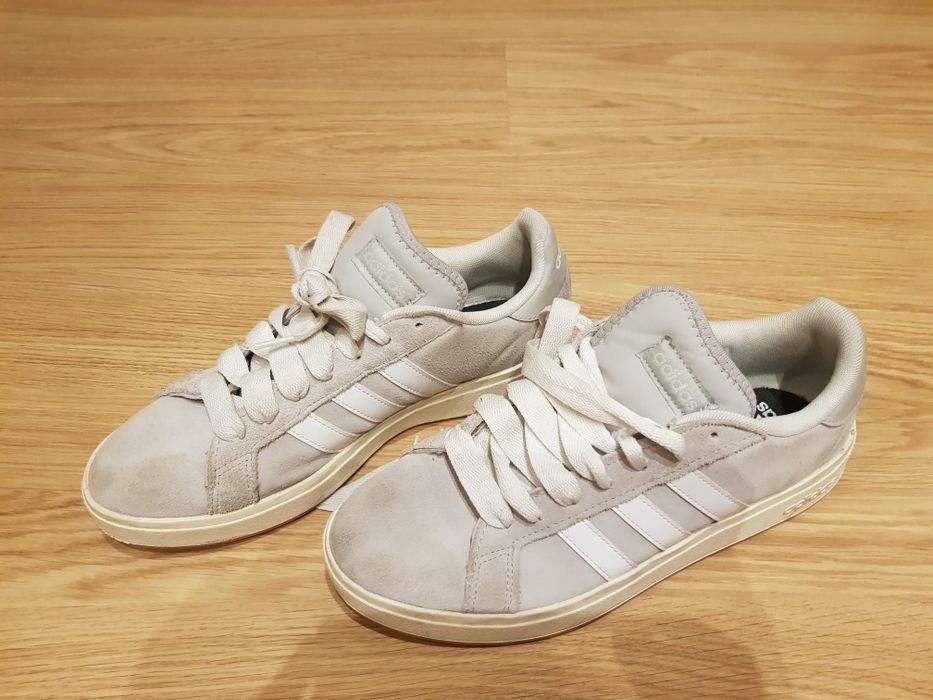 3 pares de ténis Converse e Adidas