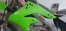 Boczek plastik owiewka chłodnic Kawasaki Kxf 450 kxf 250 rok 02-08