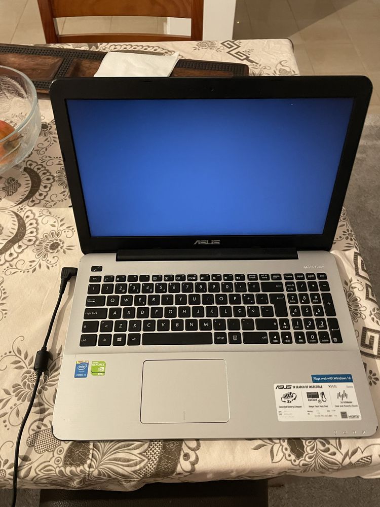 Portatil asus preto x555L i5