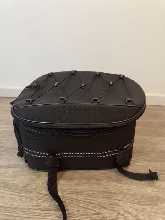 Mochila de viagem e mota da Held