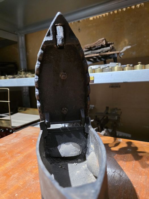 Stare żelazko na węgiel