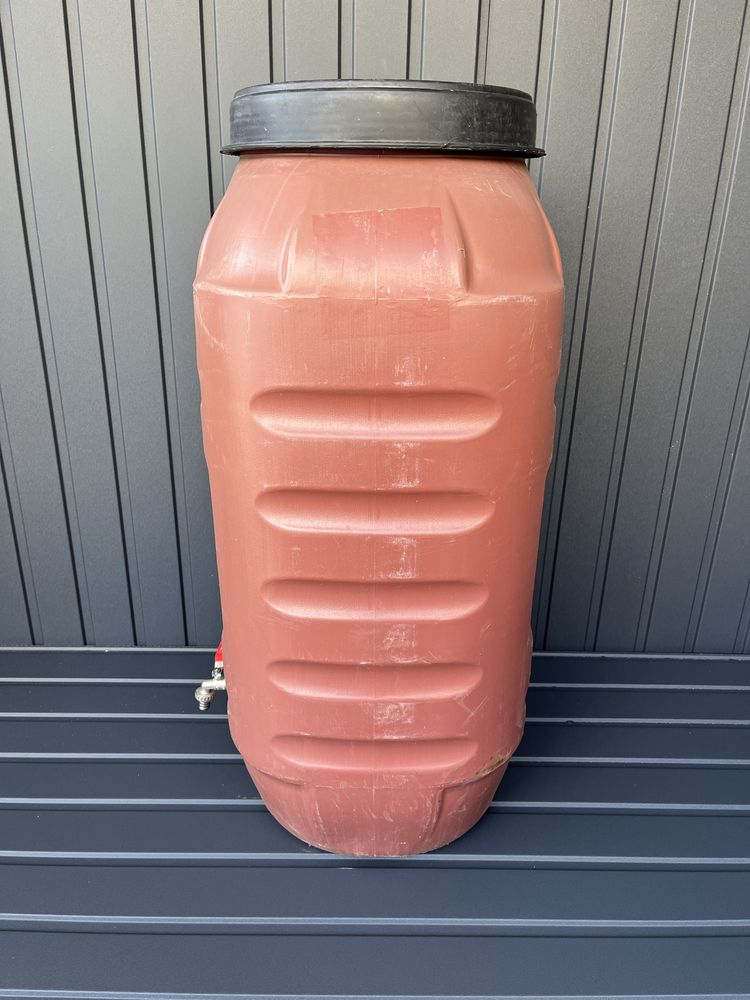 Pojemnik na deszczówkę z kranem 3/4 beczka plastikowa 220l na wodę
