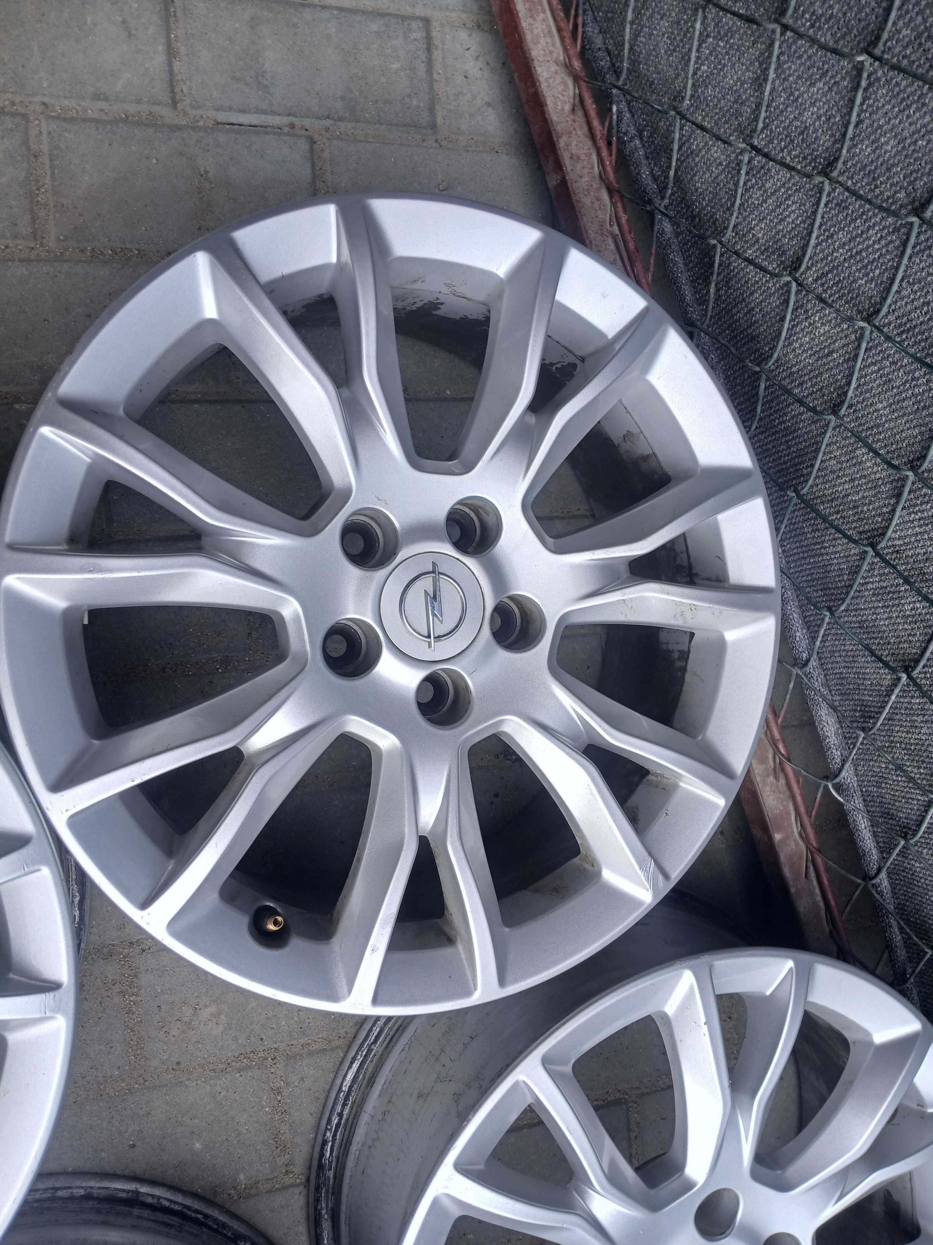 4x felgi R17 5x110 Opel Astra H Zafira Meriva Vectra C Saab