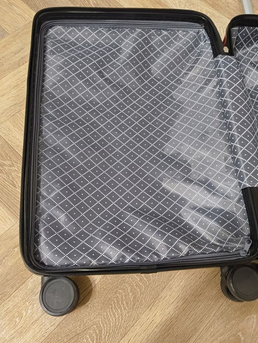 Валіза якісна 34 х22х55 з обертовими колесами ABS+PC, Німеччина