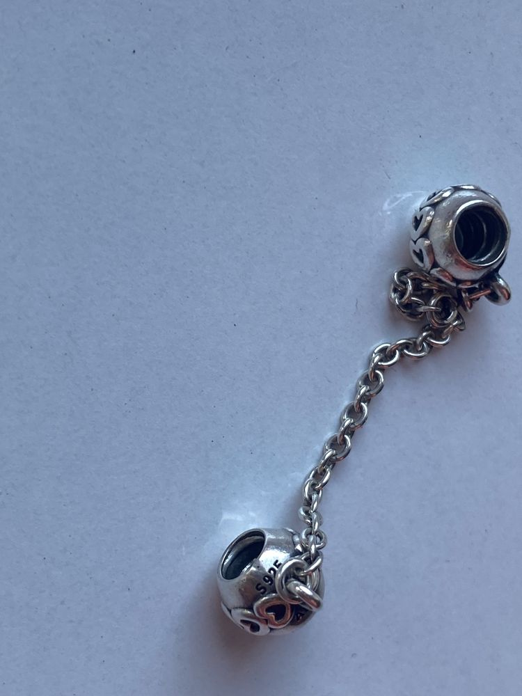 Łańcuszek zabezpieczający Pandora Charms Serca