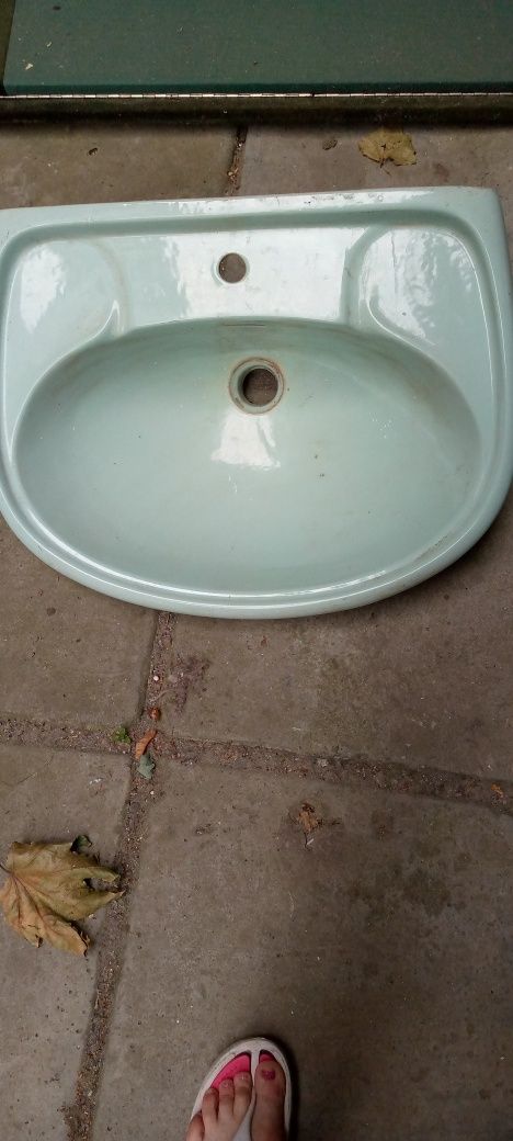 Умивальник салатовий