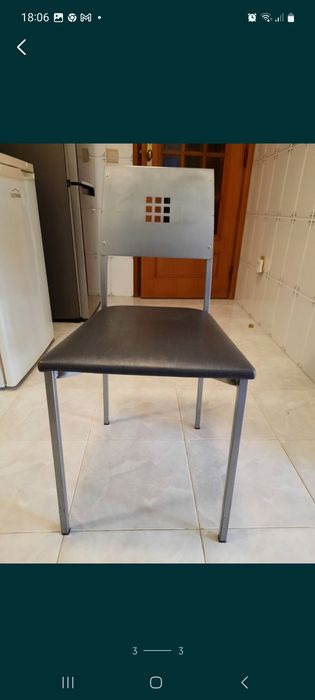 Mesa de cozinha com 4 cadeiras
