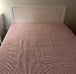 Cama casal branca com colchão