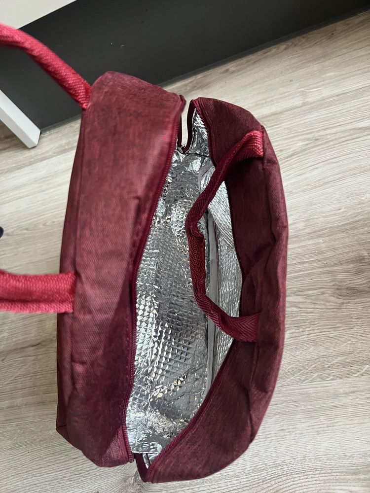 torba termiczna na lunch ma wymiary 23x19x13 cm,