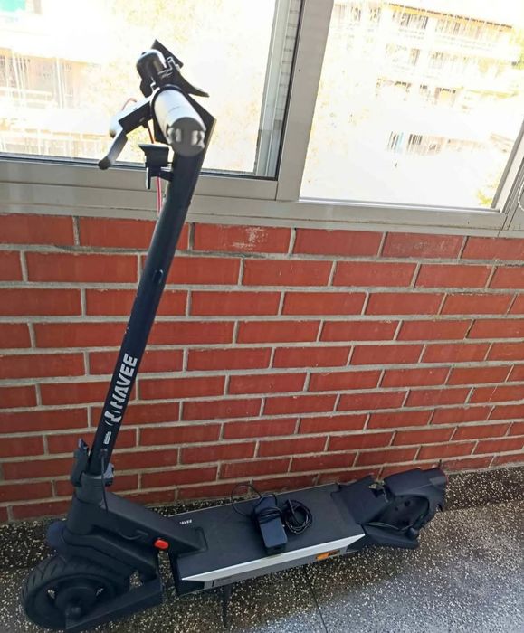 Trotinete eletrica Navee S40 como nova como se vê ,precisa bateria n