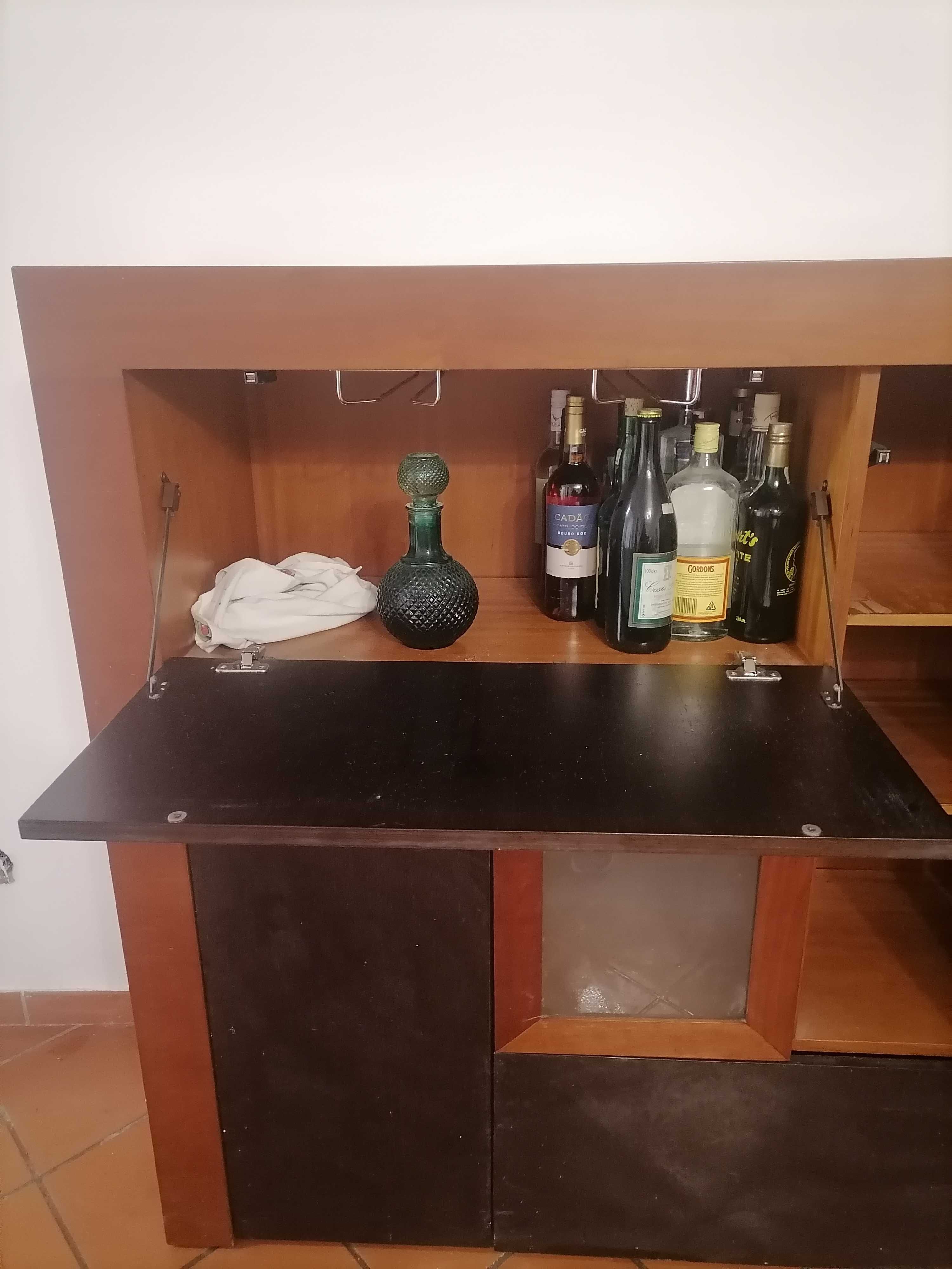 Louceiro/móvel de Sala