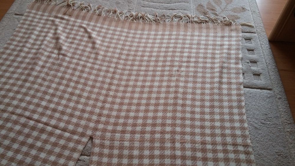 Bardzo cieplutki duży szal , pled , narzutka na płaszcz -158cm x 145cm