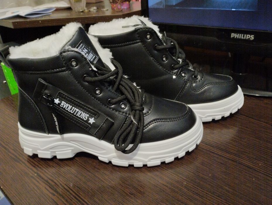 Жіночі зимові черевики