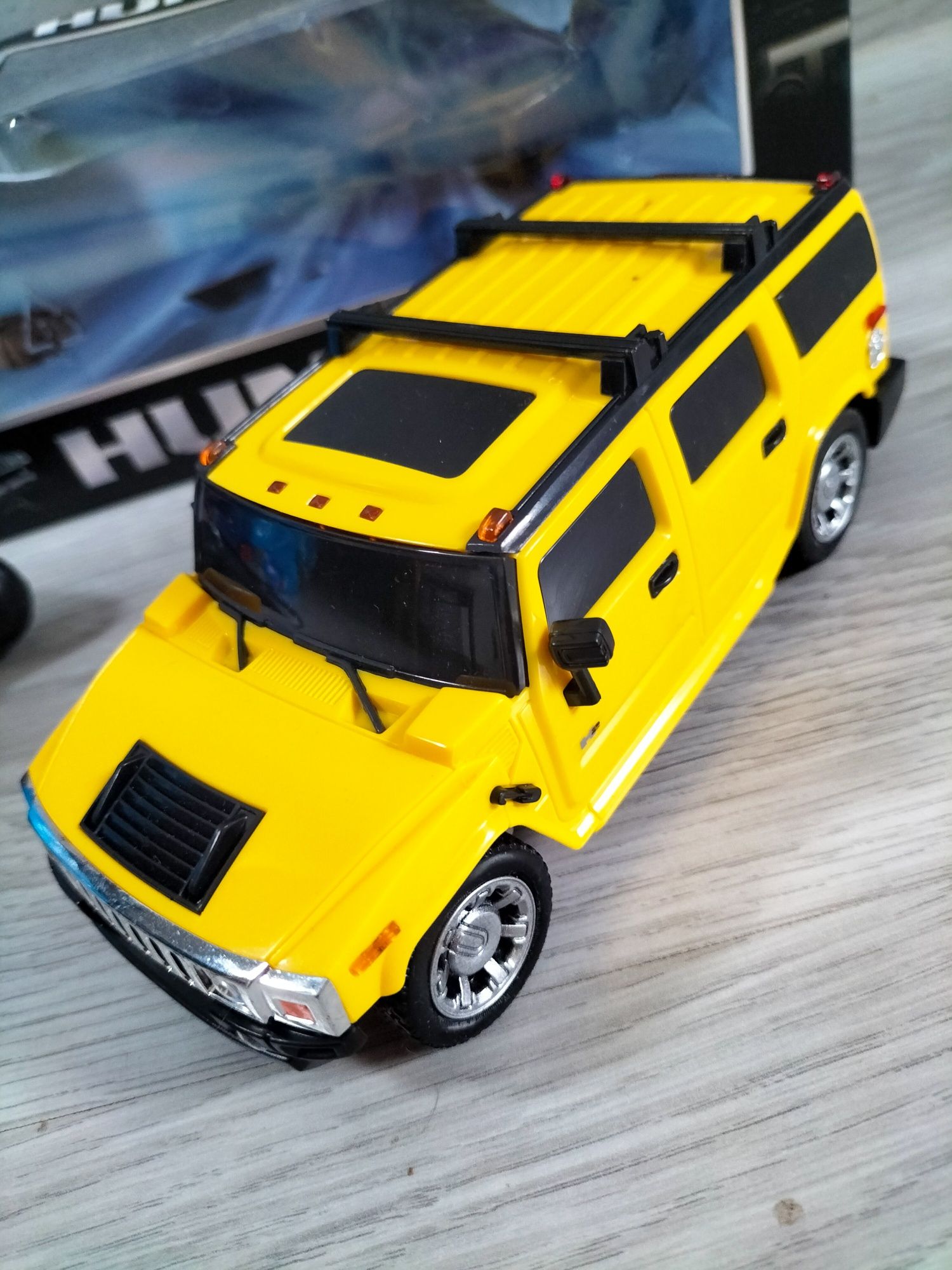 RC Hummer H2 w skali 1:24, pojazd sterowany radiowo Radio Fun