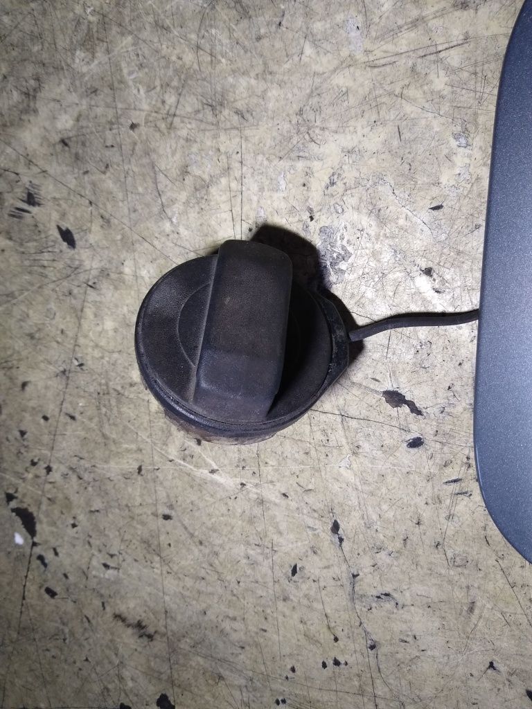 Klapka wlewu paliwa korek audi a4 b7 oryginał LY7G