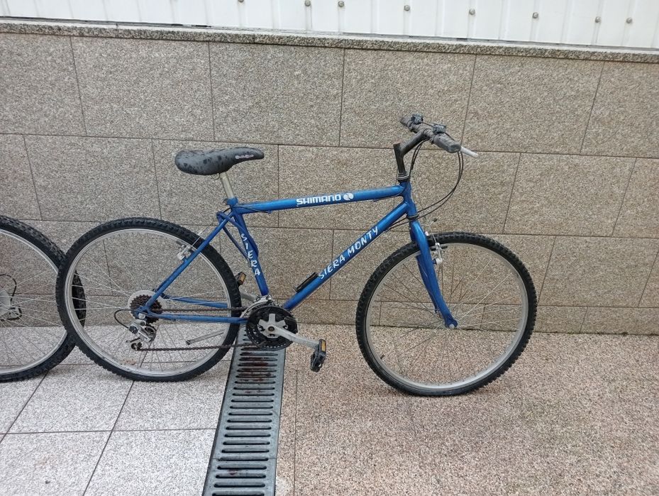 Duas bicicletas em bom estado