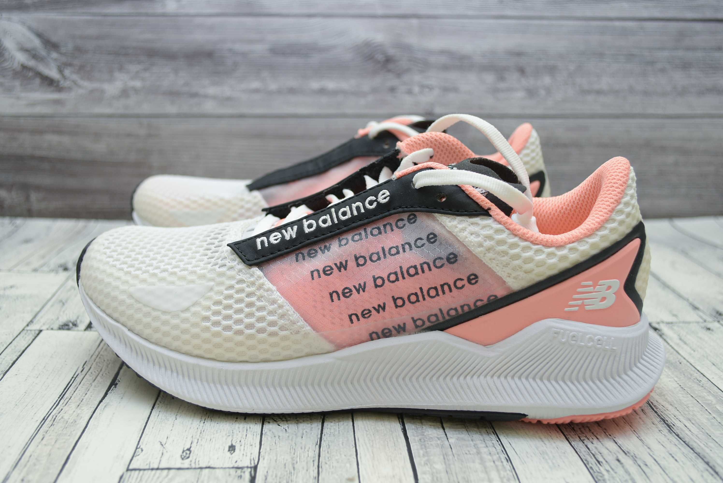 Жіночі бігові кросівки New Balance FuelCell Flite оригінал