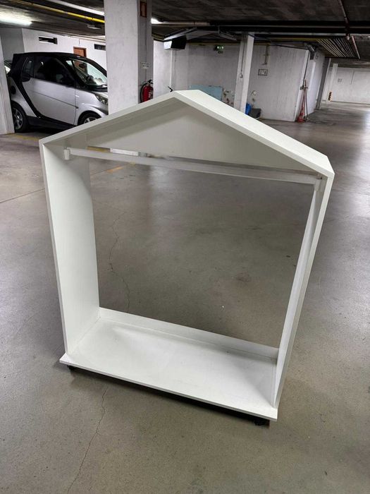 Cama Criança Casinha + Guarda fatos + cabides