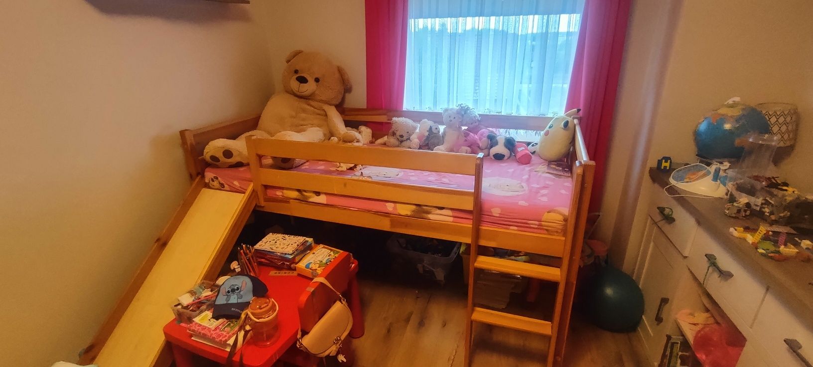 Łóżko że zjeżdżalnia