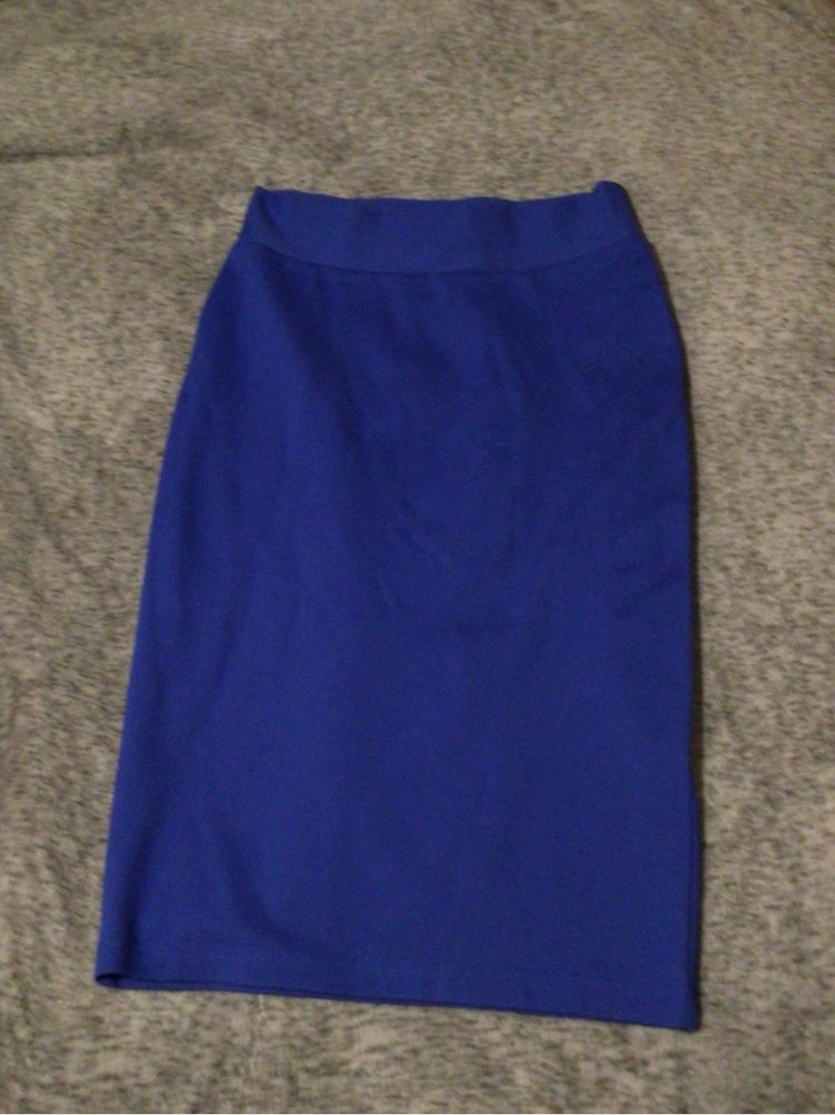 Ołówkowa niebieska spódnica