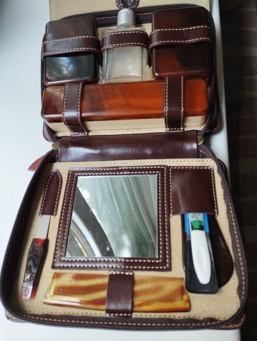 Подарочный мужской кожаннвй нессесер