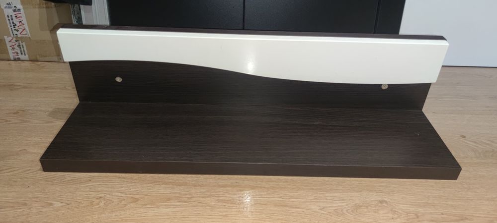 2 półki drewniane z białą dekoracją, komplet, wenge