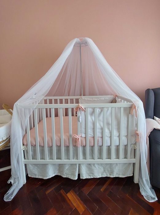 Conjunto de berço, colchão e dossel