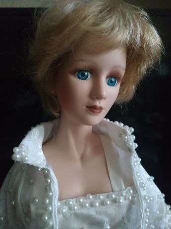 Фарфоровая кукла Диана от Ashley Belle