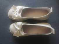 Jasne kremowe buty, styl Mary Jane, r 42 wkł 26 cm