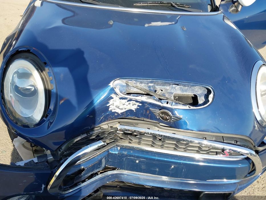 2017 MINI COOPER S в дорозі