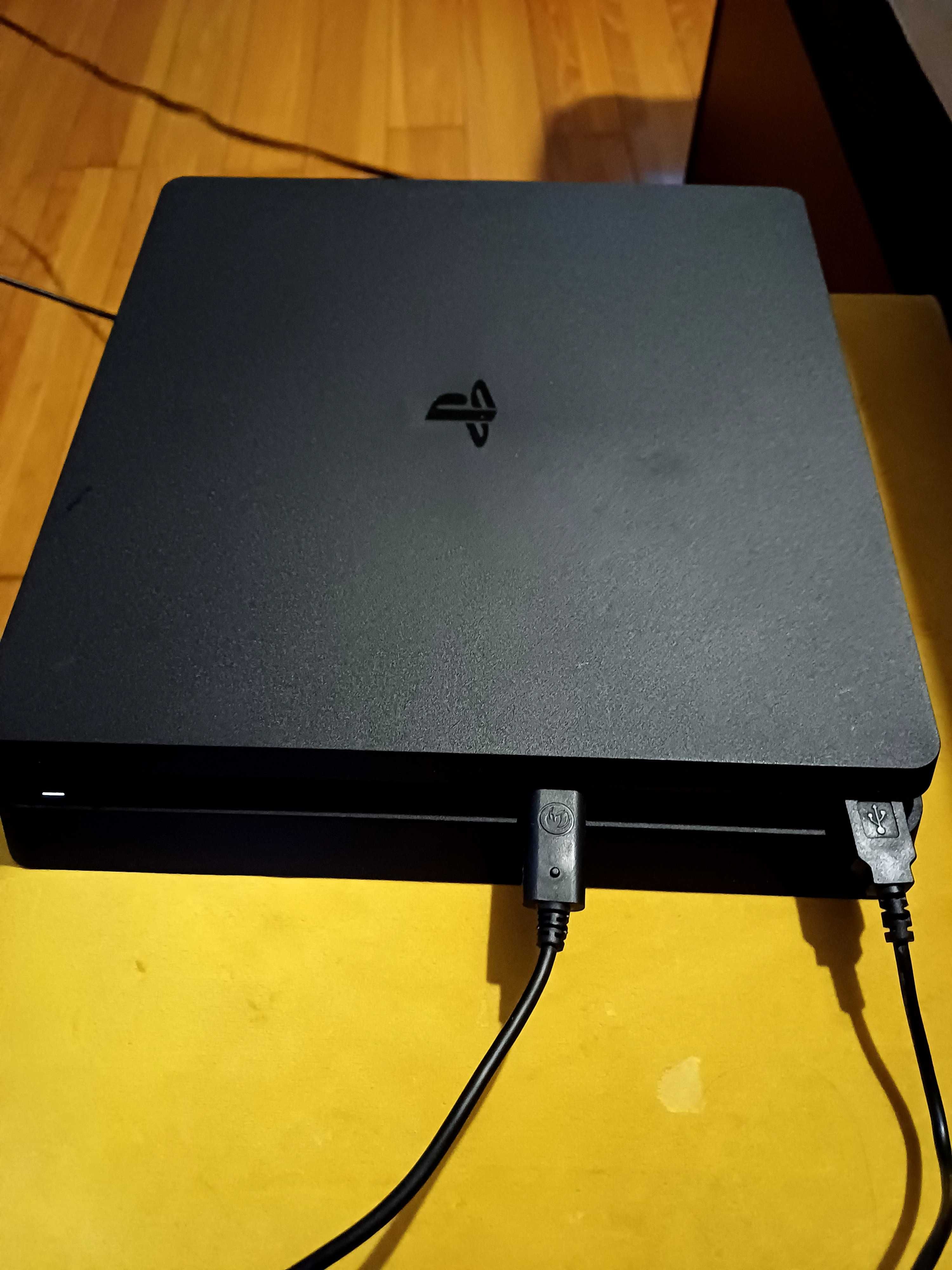 Ps4 ótimo estado, 2 comandos e 4 jogos