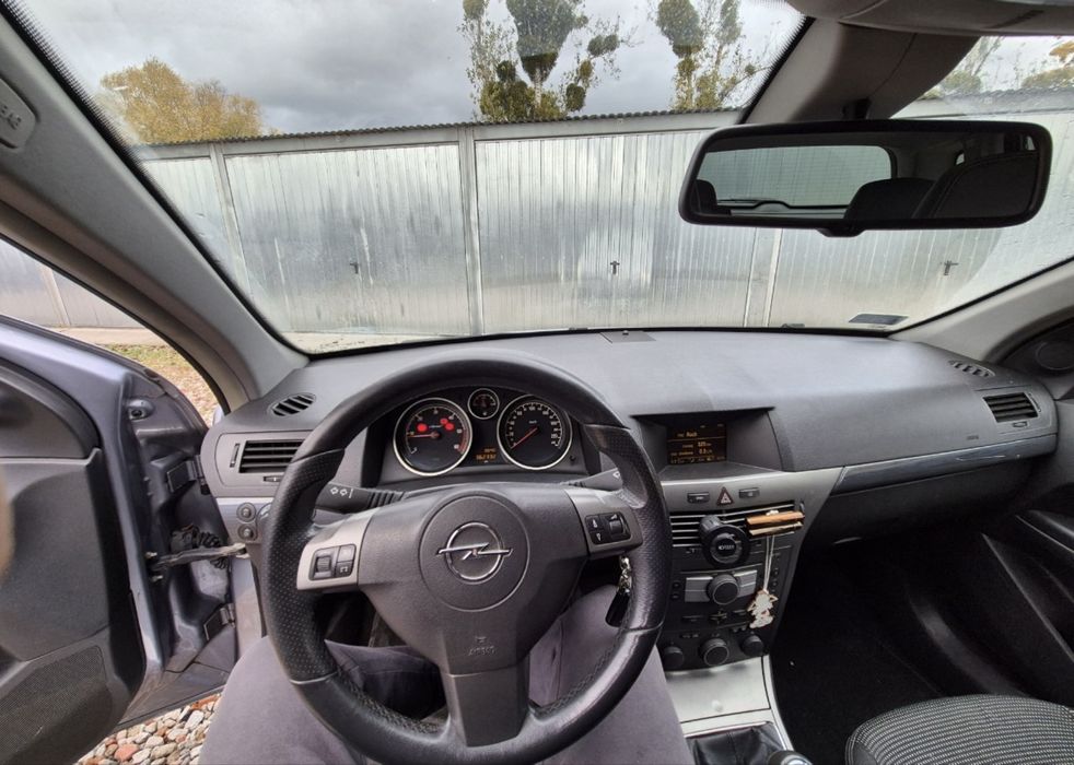 Opel Astra H z dachem panoramicznym