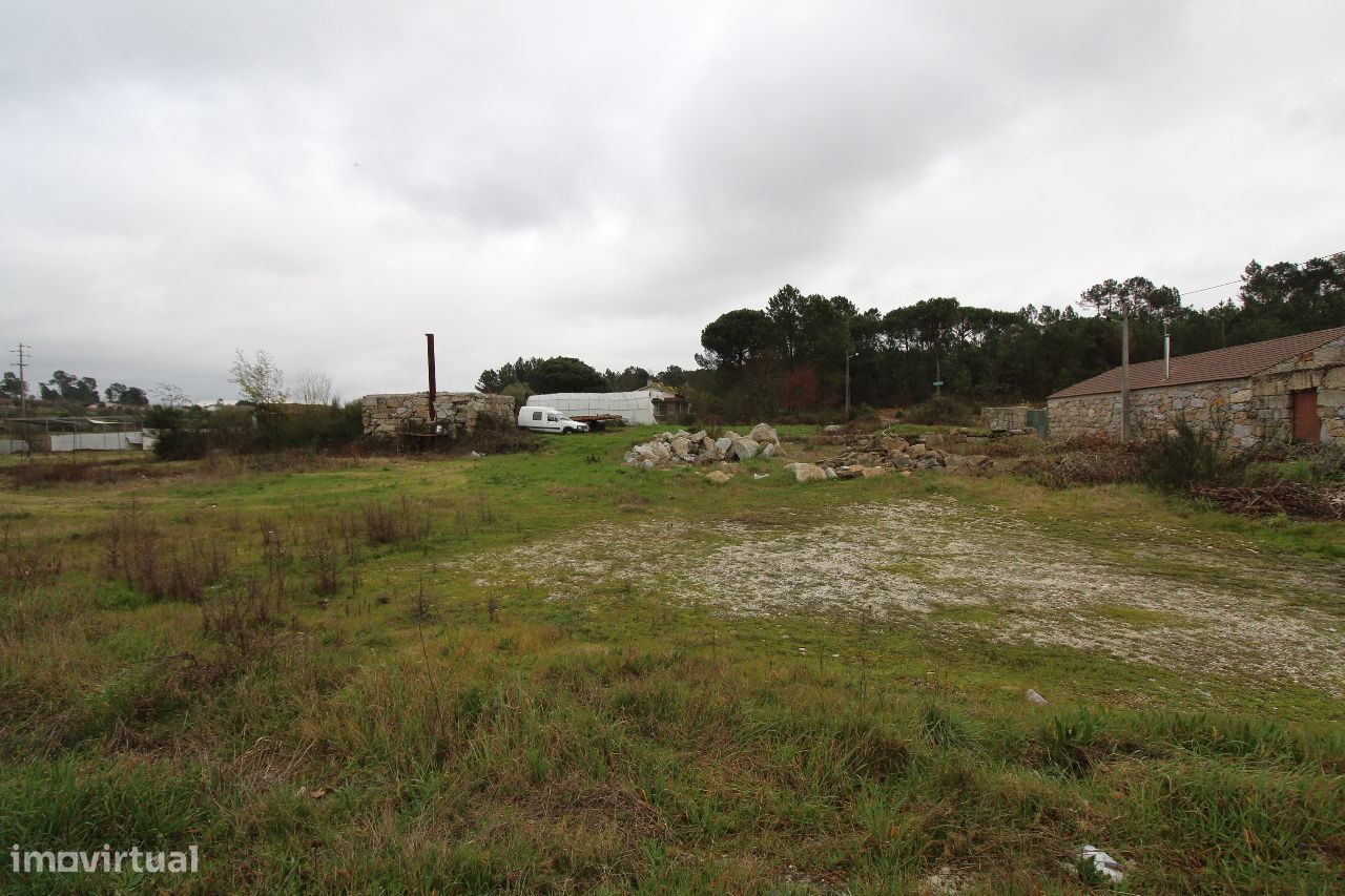 Terreno na Estrada Nacional