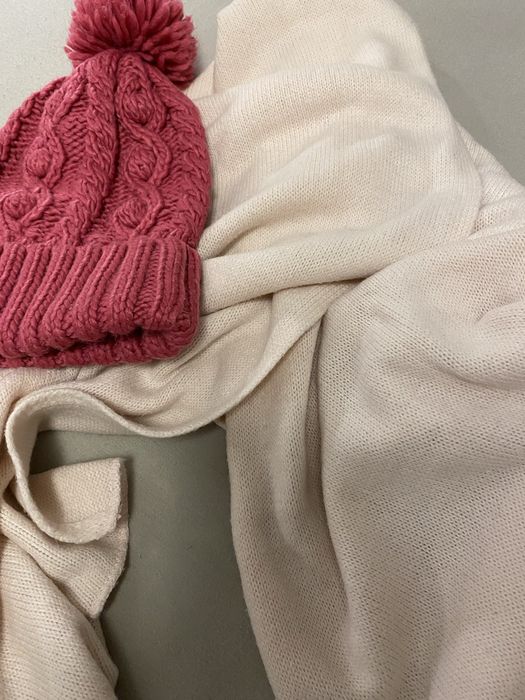 Szal Reserved+czapka Carry