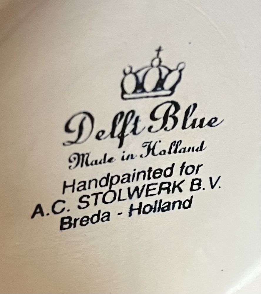 Delft Blue. Porcelanowa amfora, ręcznie malowana