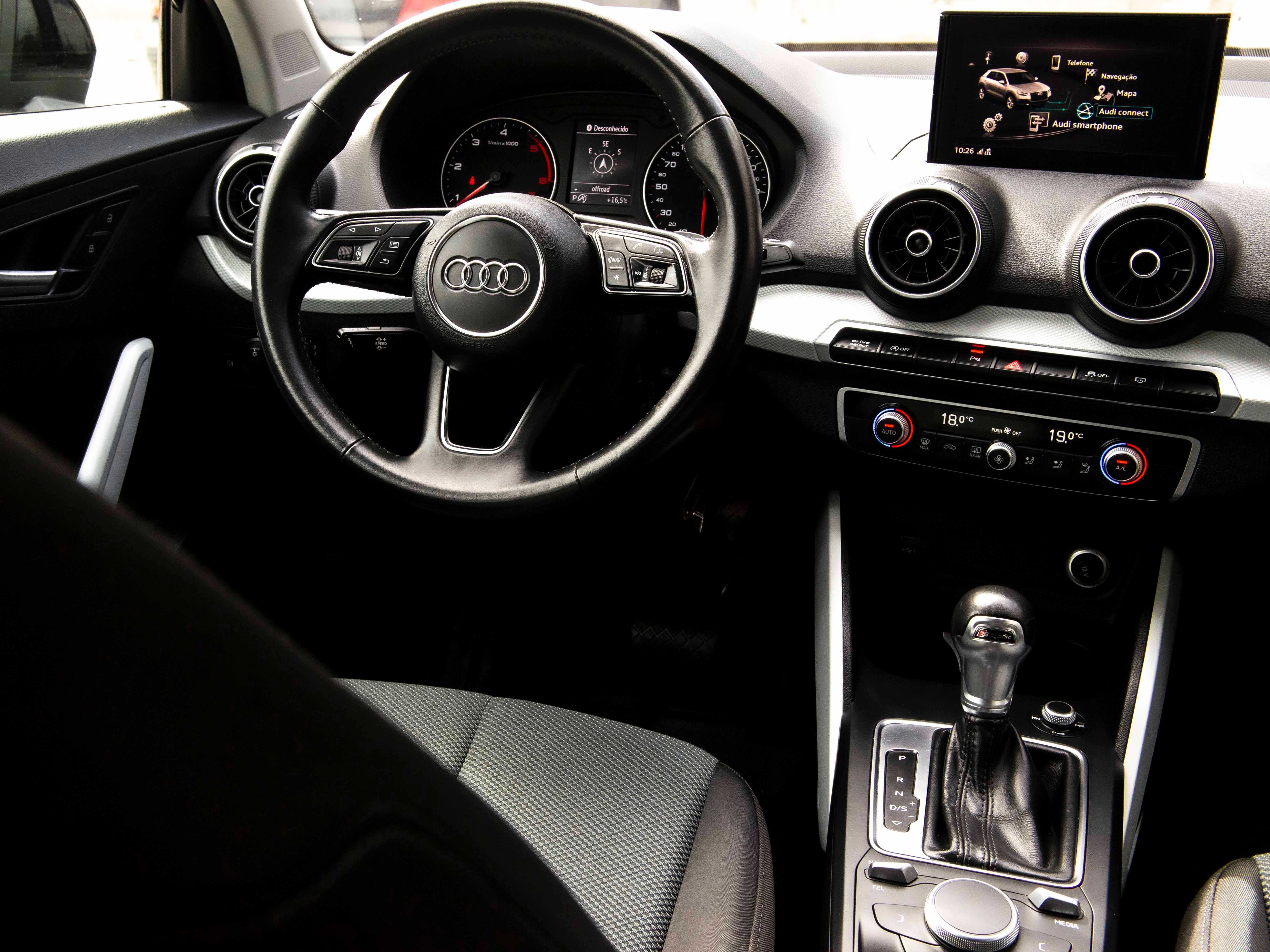 AUDI Q2 30 TDI Design com garantia