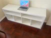 Móvel de sala branco.