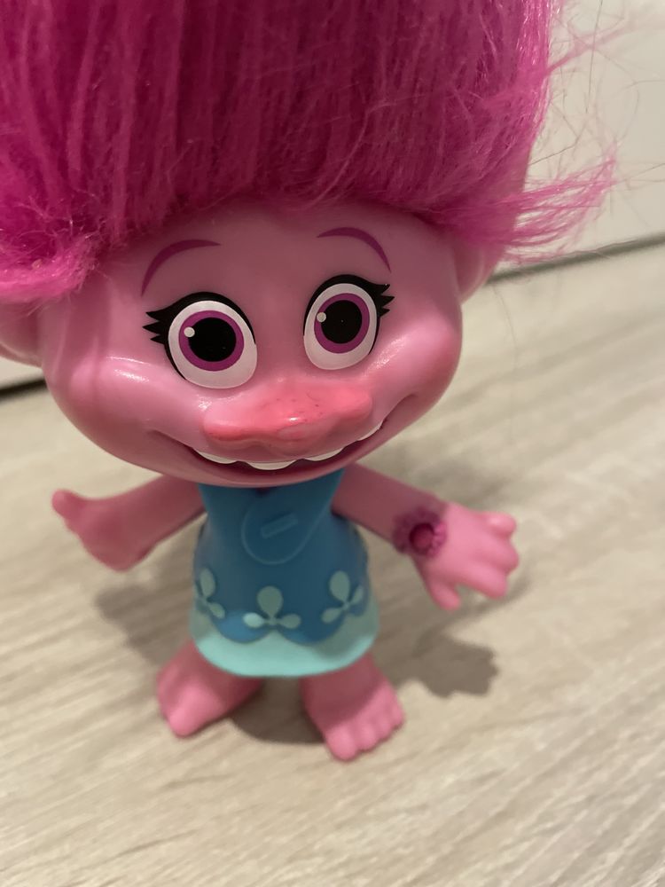 Trolls figurka śpiewająca grająca Poppy