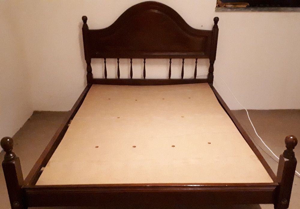 Cama de Casal - LER ANÚNCIO