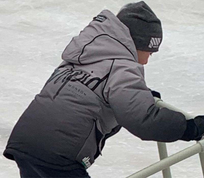 Продам зимову куртку на меху на хлопця 7-9 років